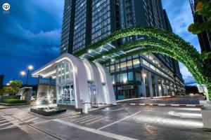 a large building with an arch in front of it at Selesa Homestay Canopy Hills Kajang in Hulu Langat