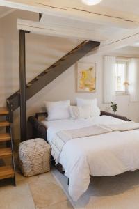 two beds sitting next to each other in a bedroom at Ferienwohnung Weidenbach in Weidenbach