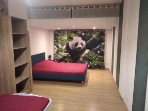 a room with a panda picture on the wall at La Tanière des Pandas in Chabris