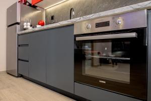 a kitchen with an oven in a kitchen at Gianni's comfort by homebrain in Alexandroupoli