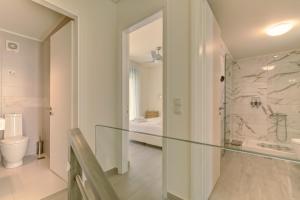 Ванная комната в Ouzo Panoramic Houses 1, with private pool