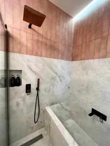 a bathroom with a shower with a tub and a sink at RentAdore Retiro Studio in Madrid
