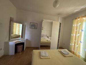 Postel nebo postele na pokoji v ubytování Apartmani Ira