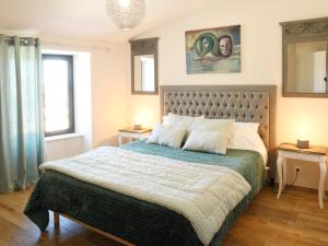 Ένα ή περισσότερα κρεβάτια σε δωμάτιο στο Maison avec piscine et jacuzzi +13 φωτογραφίες