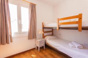 Postel nebo postele na pokoji v ubytování Villas Nord & Sud 83AB, Son Bou By MENORCARENTALS + 37 fotografií