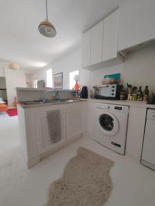 Køkken eller tekøkken på Superbe T3 terrasse avec vue Centre historique + 8 billeder