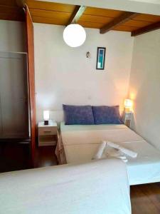 a small bedroom with two beds and a lamp at Apartment Bonina in Jelsa