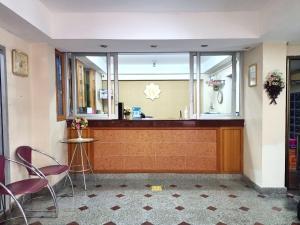 a waiting room with a counter and chairs at Wangkaew Hotel in Phitsanulok