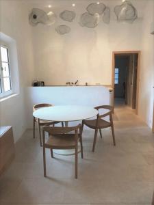 Billede fra billedgalleriet på VILLAGE - DUPLEX lumineux avec vue magnifique sur les toits i Saint-Tropez