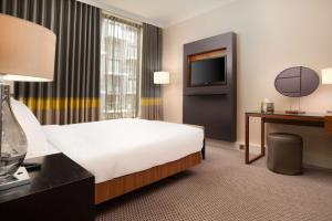 Postel nebo postele na pokoji v ubytování Hilton London Wembley