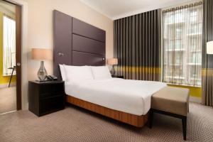 Postel nebo postele na pokoji v ubytování Hilton London Wembley