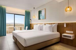 Wyndham Residences Alvor Beach客房内的一张或多张床位