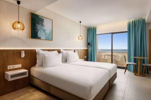 Wyndham Residences Alvor Beach客房内的一张或多张床位