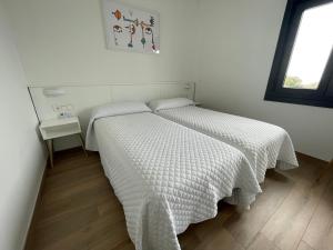 Кровать или кровати в номере Hostal Montevideo beachfront
