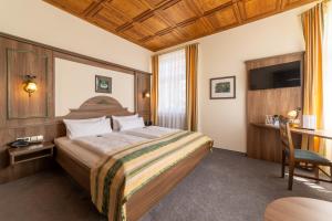 Postel nebo postele na pokoji v ubytování Hotel Schöngarten garni