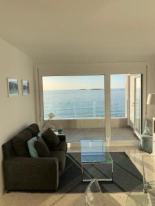 a living room with a couch and a glass table at Mirando al Mar. Playa America in Nigrán