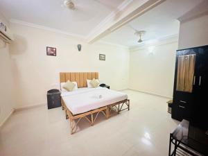 TV a/nebo společenská místnost v ubytování Hotel Leela Inn Candolim
