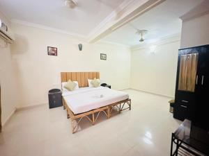 TV a/nebo společenská místnost v ubytování Hotel Leela Inn Candolim