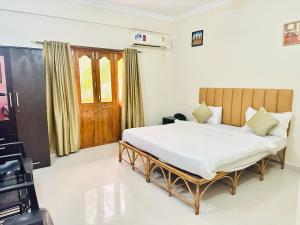 Posezení v ubytování Hotel Leela Inn Candolim