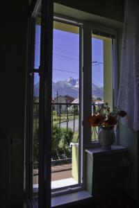 Kalnų panorama iš šeimos būsto arba bendras kalnų vaizdas