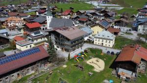 Pohľad z vtáčej perspektívy na ubytovanie Landhotel Steindlwirt