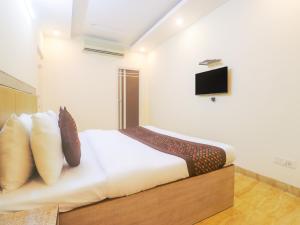TV a/nebo společenská místnost v ubytování Hotel Grace, Karol Bagh, New Delhi