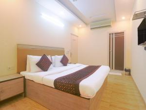 Postel nebo postele na pokoji v ubytování Hotel Grace, Karol Bagh, New Delhi