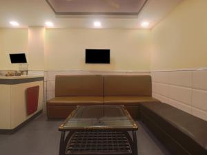 Kuchyň nebo kuchyňský kout v ubytování Hotel Grace, Karol Bagh, New Delhi