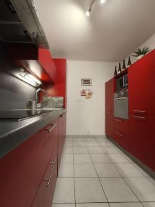 Kitchen o kitchenette sa L' appartement du peintre