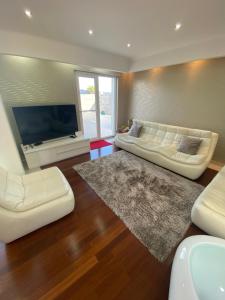 Χώρος καθιστικού στο Villa Alana GANZE VILLA - POOL - SAUNA - JACUZZI 200m2