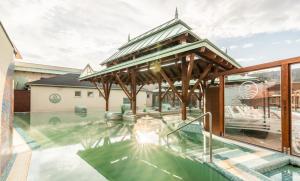 Bazén v ubytovaní Thermal Hotel Mosonmagyarovar alebo v jeho blízkosti
