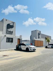 a car parked in front of a car dealership at منتجع دلال الفندقي Dalal Hotel Resort in Dammam