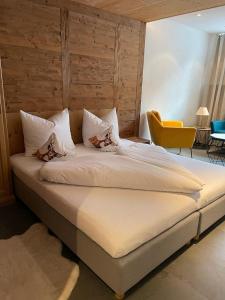 Un pat sau paturi într-o cameră la Maroi