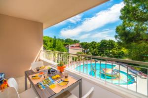 Бассейн в Villaggio Mare Blu или поблизости