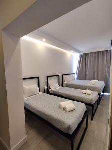 two twin beds in a room with a window at Figueira House in Beira Minho in Lisbon