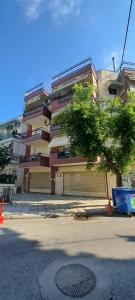 Το κτήριο όπου στεγάζεται  το διαμέρισμα