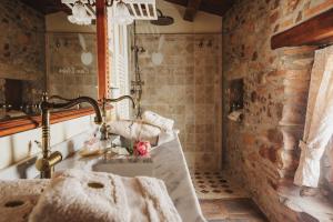 Fotografie z fotogalerie ubytování Masia Can Viver - Olive oil tourism B&B v destinaci Bigues i Riells + 37 fotografií