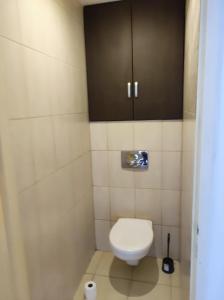 a small bathroom with a toilet and a cabinet at Apartament na Wyszyńskiego - mieszkanie w centrum Myszkowa dla firm i nie tylko in Myszków