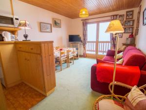 Zdjęcie z galerii obiektu Appartement fonctionnel proche pistes avec balcon à Méribel - FR-1-688-33 w Méribel