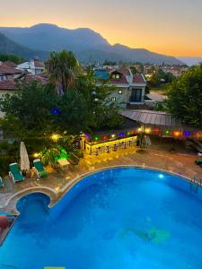 Bazén v ubytování Hotel Konak Su nebo v jeho okolí