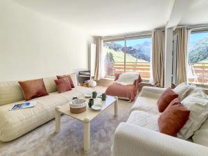 Zdjęcie z galerii obiektu Appartement spacieux rénové ski aux pieds, balcon, parking, Wi-Fi - FR-1-688-50 w Méribel