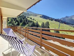 Zdjęcie z galerii obiektu Appartement spacieux rénové ski aux pieds, balcon, parking, Wi-Fi - FR-1-688-50 w Méribel