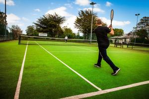 Attività di tennis o squash presso l'hotel o nelle vicinanze