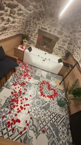 a room with a table with red flowers on the floor at Gîte la ruelle in Remiremont