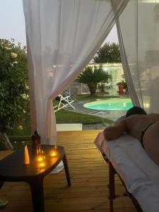 Bazén v ubytování B&B Resort El Bisagrà nebo v jeho okolí