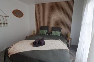 Кровать или кровати в номере Le Joli’Mans, appartement refait à neuf, entièrement équipé, pour 2 personnes, proche quartier historique et centre