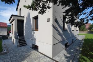 Το κτήριο όπου στεγάζεται  το διαμέρισμα