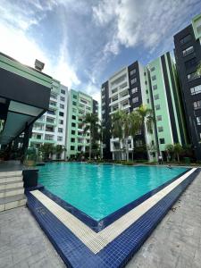 Πισίνα στο ή κοντά στο Manhanttan Ipoh Waterpark Homestay By Warmth Stay 4-7pax 3BR