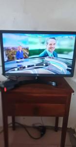 En tv och/eller ett underhållningssystem på maison de vigneron