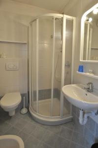 Meublé Albergo Dante的一间浴室